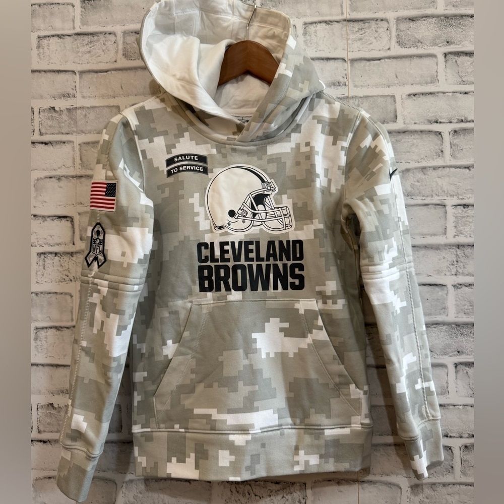 NWT! Youth Nike Cleveland Browns Salute to Service camouflage sweatshirt Medium